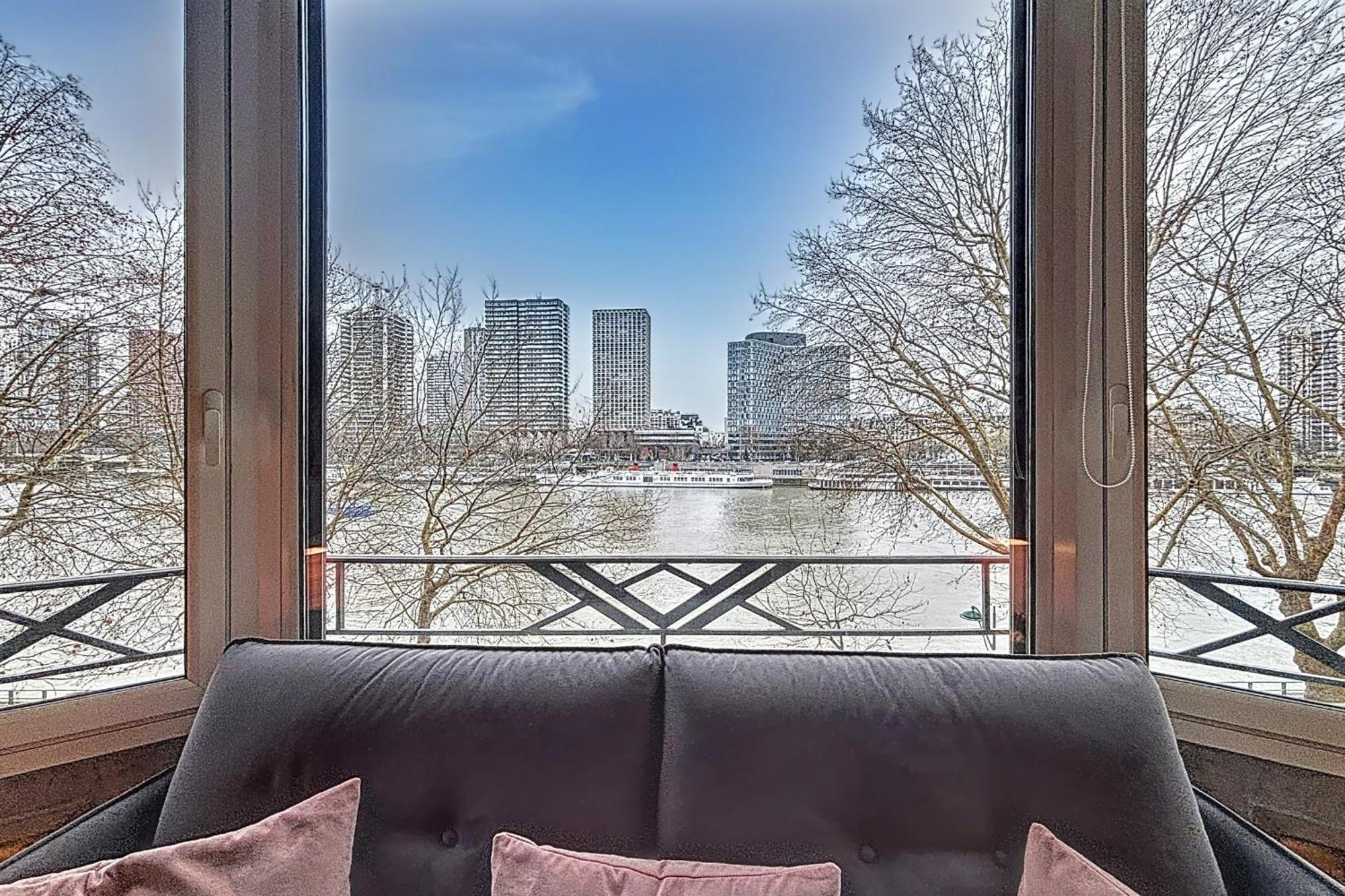 Premium Seine View And Eiffel Tower
